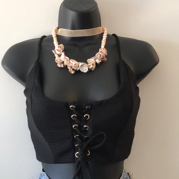 ⚡️Sale ⚡️Black crop top perfect for layering ✨ - Picture 3 of 8